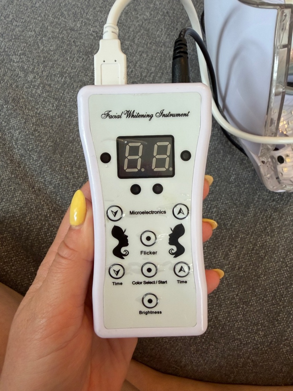 LED Facial Mask with Remote Control - White - Picture 4 of 5